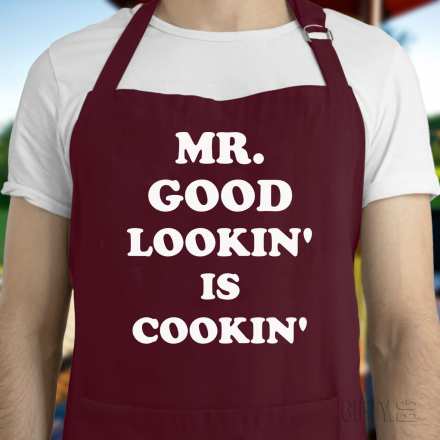 Mr. Good Lookin' Is Cookin' - Престилки за мъже за подарък от Gifty.BG