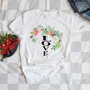 Тениска с цветя и надпис LOVE за подарък в Gifty.BG